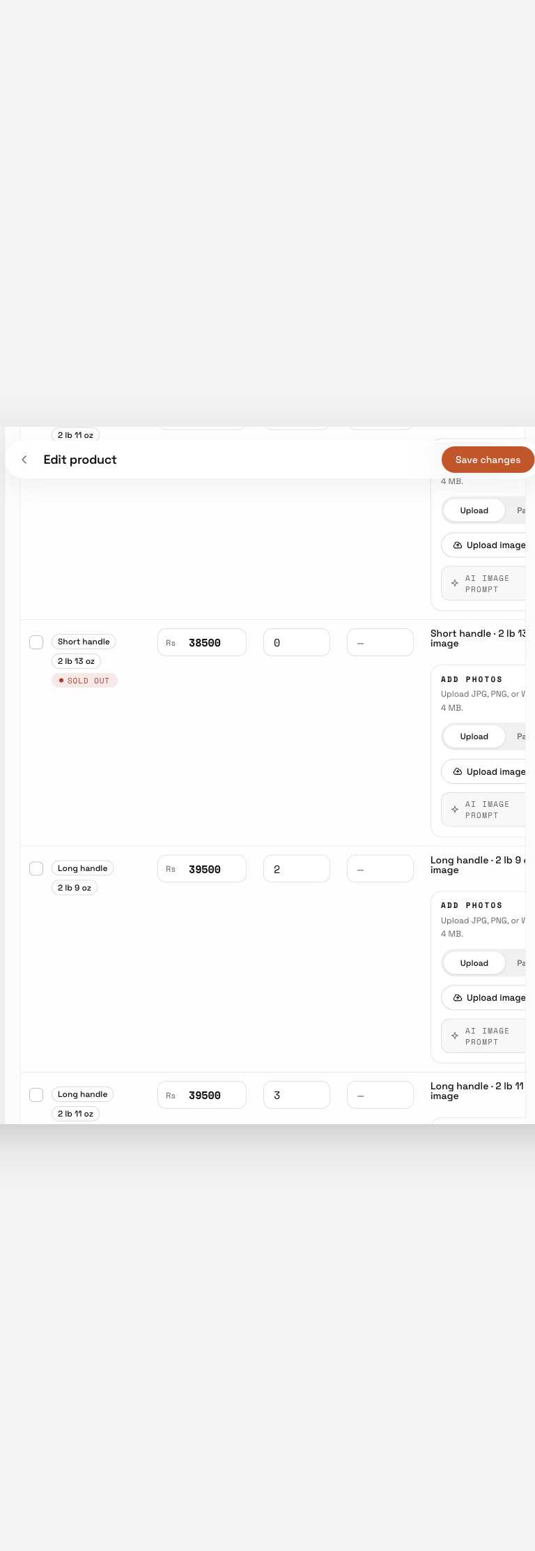 SKU matrix ke ek hissay ki misaal: prices, stock aur photo slots. Baqi rows aur columns ke liye scroll karein; successful save nahi dikhaya gaya.